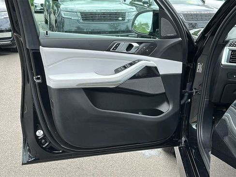 Used 2024 BMW X5 M60i w/ Climate Comfort Package image 9