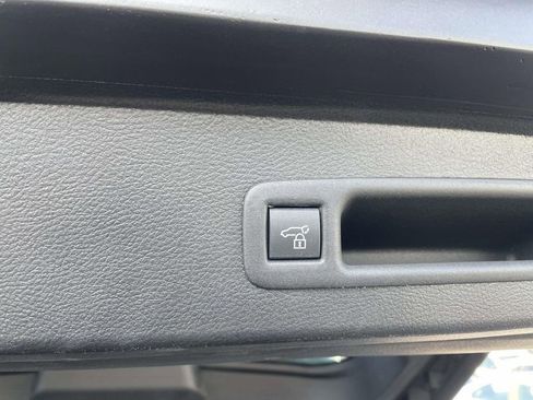 Used 2025 Toyota Sienna XLE image 50