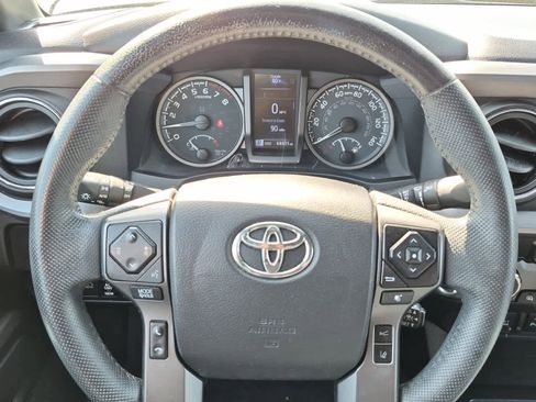 Used 2021 Toyota Tacoma TRD Sport w/ Technology Package image 18