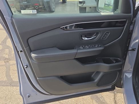 New 2025 Honda Pilot Touring image 15