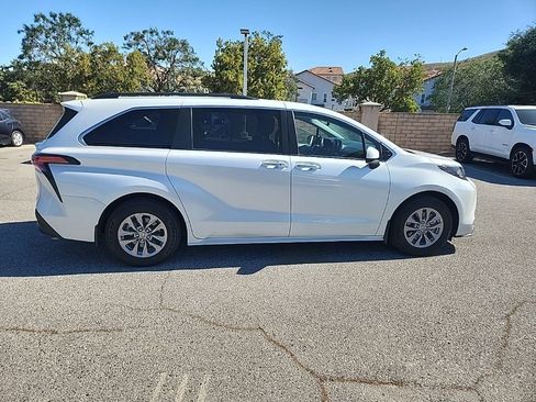 Used 2022 Toyota Sienna XLE FWD image 6