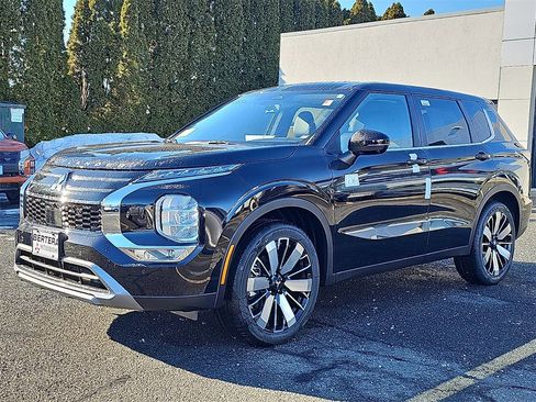 New 2026 Mitsubishi Outlander SE image 2