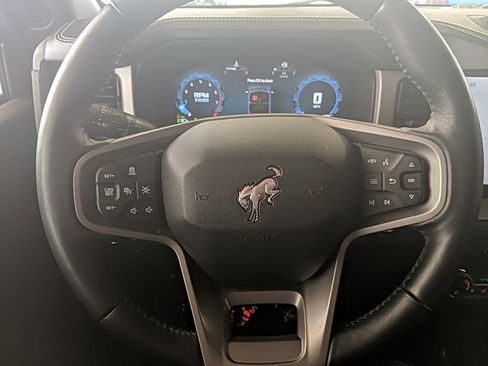 Used 2025 Ford Bronco Outer Banks image 14