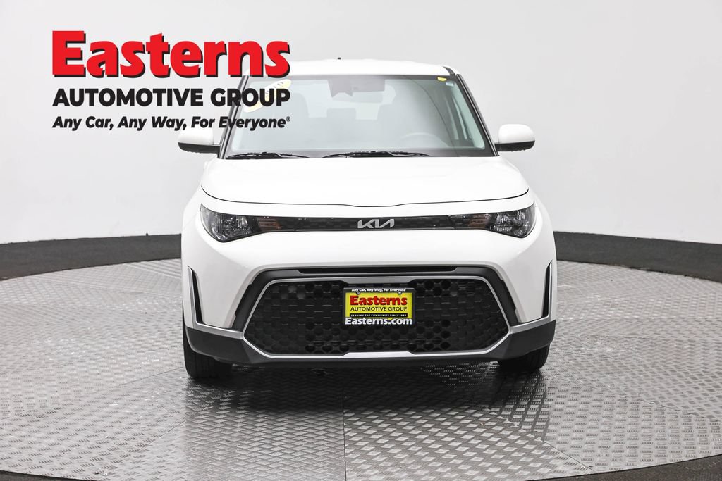 Used 2023 Kia Soul LX FWD image 4