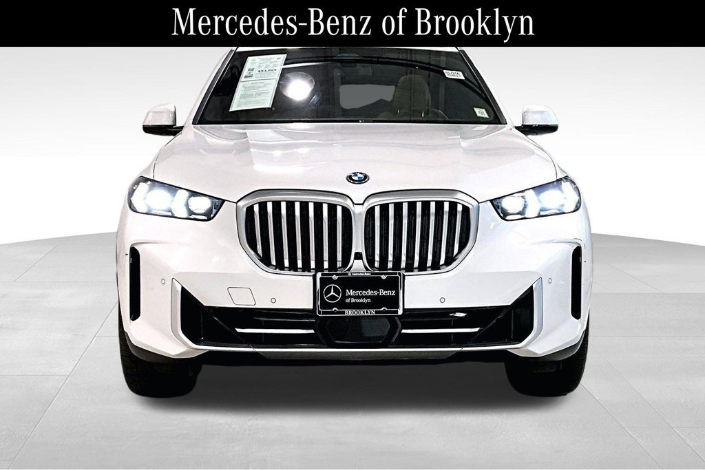 Used 2024 BMW X5 xDrive50e w/ Premium Package AWD/4WD image 3