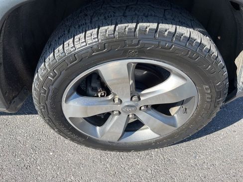 Used 2014 Jeep Grand Cherokee Limited w/ Luxury Group II image 11