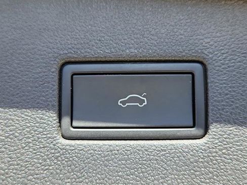 Used 2024 Volkswagen Tiguan Wolfsburg Edition image 25