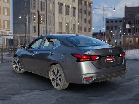 Used 2022 Nissan Altima 2.5 SV FWD image 9