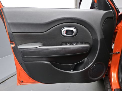 Used 2019 Kia Soul + FWD image 9