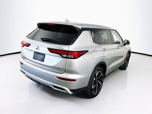 Used 2024 Mitsubishi Outlander SE image 9
