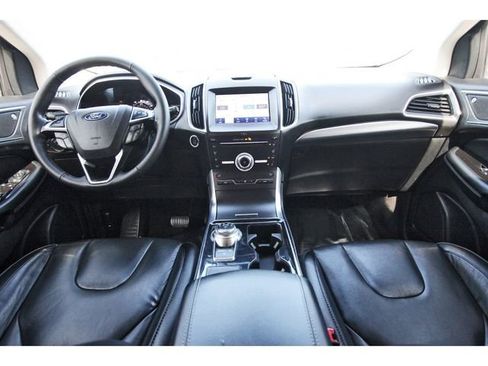 Used 2019 Ford Edge Titanium image 8