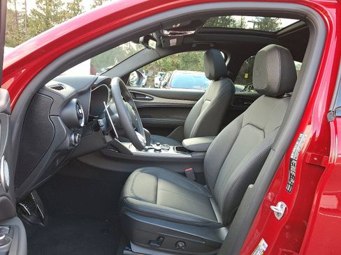 New 2025 Alfa Romeo Stelvio Sprint image 9