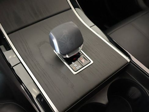 Used 2026 Land Rover Range Rover Velar Dynamic SE image 8