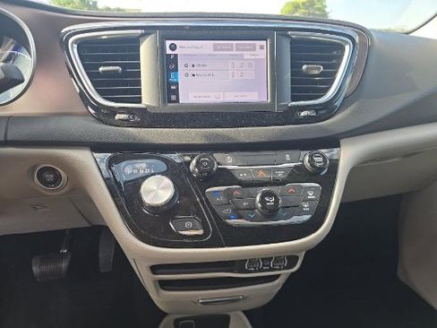 Used 2024 Chrysler Voyager LX FWD image 15