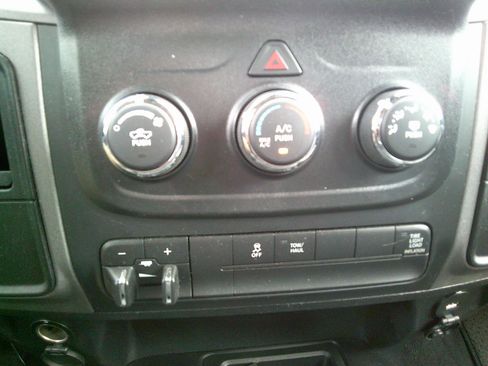 Used 2013 RAM 2500 Tradesman w/ Chrome Appearance Group image 17