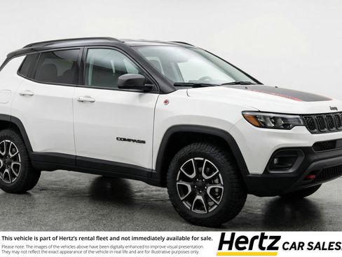 Used 2025 Jeep Compass Trailhawk image 1