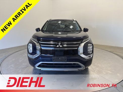 Used 2025 Mitsubishi Outlander SEL image 2