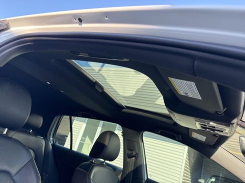 Used 2020 Volkswagen GTI SE image 18