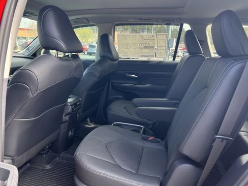 New 2026 Toyota Grand Highlander Platinum image 17
