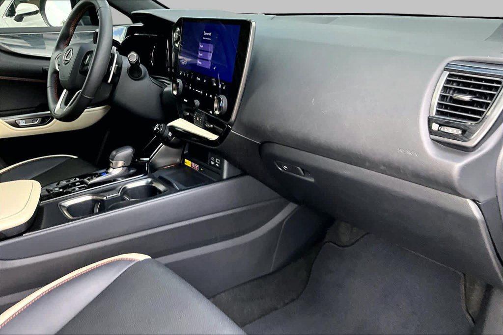 Used 2023 Lexus NX 350h AWD image 18