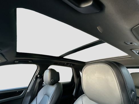 Used 2022 Porsche Cayenne image 23