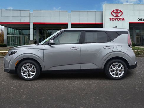 Used 2025 Kia Soul LX w/ LX Technology Package FWD image 7
