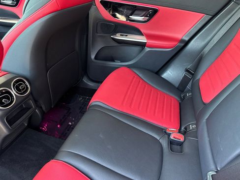 Used 2025 Mercedes-Benz GLC 300 image 15