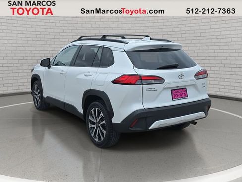 Used 2022 Toyota Corolla Cross XLE image 7