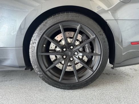 Used 2016 Ford Mustang Shelby GT350 w/ Technology Package image 33