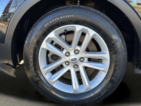 Used 2016 Ford Explorer XLT w/ Equipment Group 202A FWD image 32