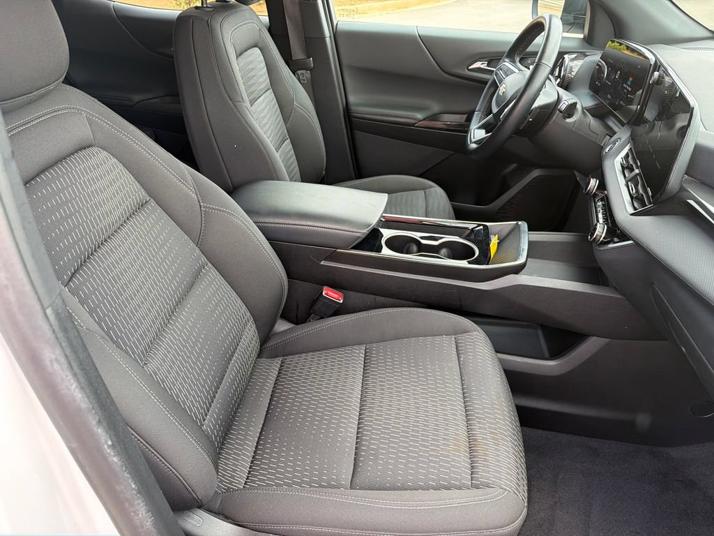 Used 2025 Chevrolet Equinox LT FWD image 13
