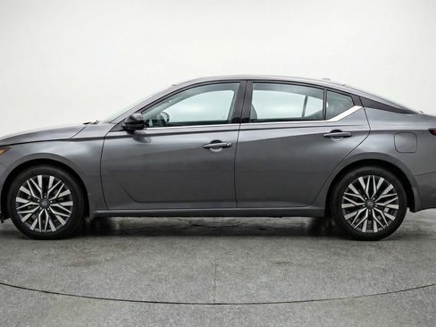 Used 2025 Nissan Altima 2.5 SV FWD image 5