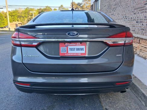 Used 2017 Ford Fusion SE w/ Equipment Group 201A image 4