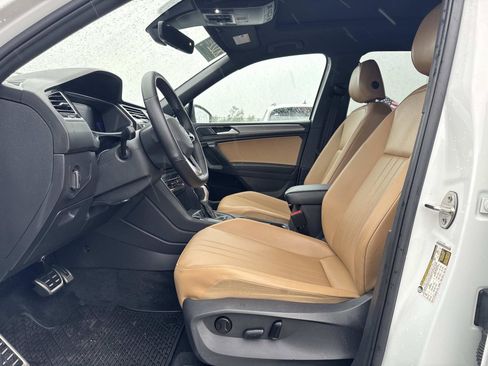 Certified 2022 Volkswagen Tiguan SE R-Line image 21