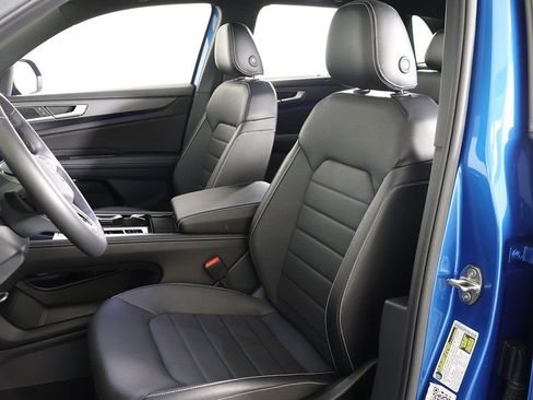 New 2024 Volkswagen Atlas Cross Sport SEL R-Line AWD/4WD image 32