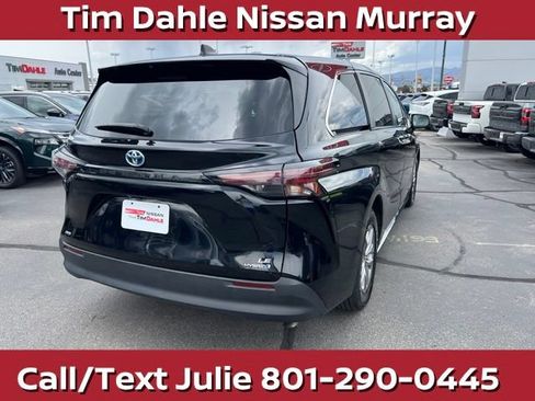 Used 2024 Toyota Sienna LE AWD/4WD image 11