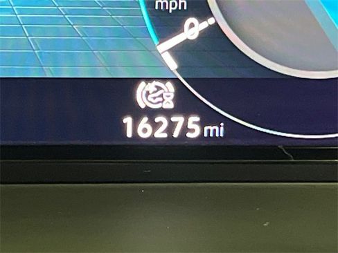 Certified 2025 Volkswagen Atlas SE image 18