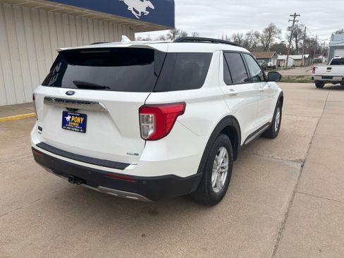 Used 2020 Ford Explorer XLT w/ Equipment Group 202A AWD/4WD image 3