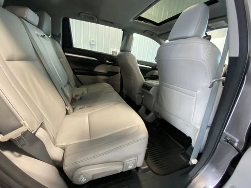 Used 2014 Toyota Highlander XLE image 20