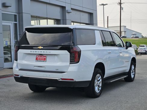 Used 2025 Chevrolet Suburban LT RWD image 6