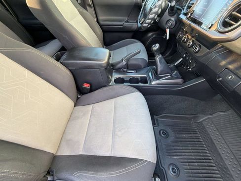 Used 2020 Toyota Tacoma TRD Off-Road AWD/4WD image 27