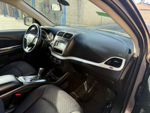 Used 2018 Dodge Journey SXT w/ Connectivity Group FWD image 16