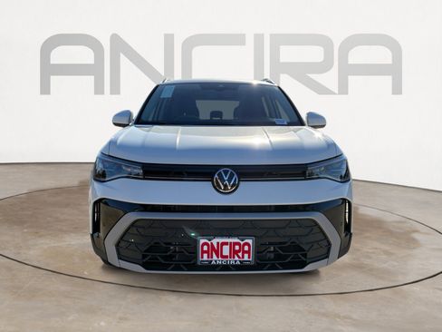 New 2026 Volkswagen Taos SE image 3