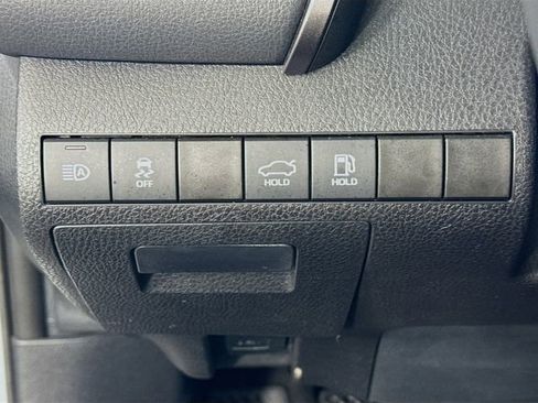 Used 2024 Toyota Camry SE image 10