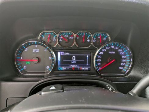 Used 2015 Chevrolet Suburban LT image 15