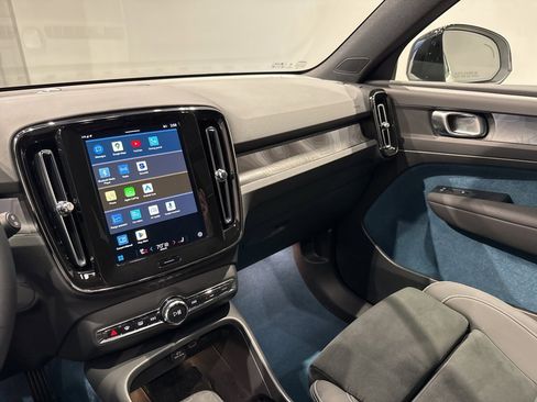 Used 2024 Volvo XC40 Recharge Plus w/ Protection Package Premier image 17