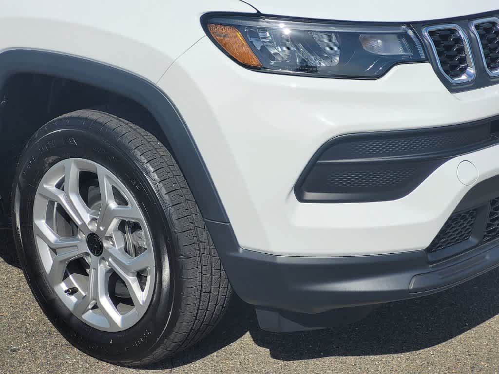 Used 2025 Jeep Compass Sport AWD/4WD image 6