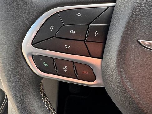 Used 2022 Chrysler Pacifica Touring-L FWD image 28