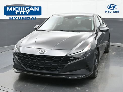 Used 2023 Hyundai Elantra SEL image 1