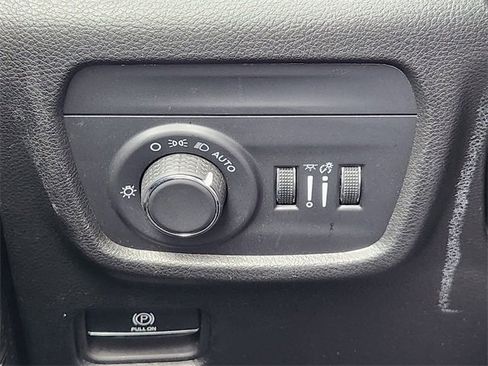 Used 2024 Jeep Grand Cherokee Altitude image 19